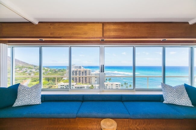 Building Photo - Breathtaking Ocean and Mountain View One Bedroom