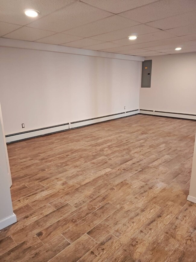 Building Photo - 2354 N Wading River Rd