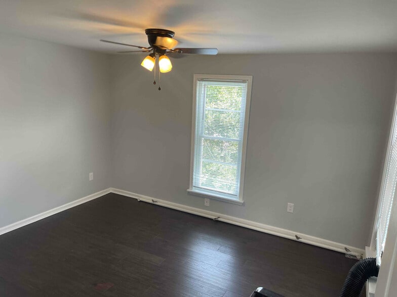 Building Photo - 300 Crawford St