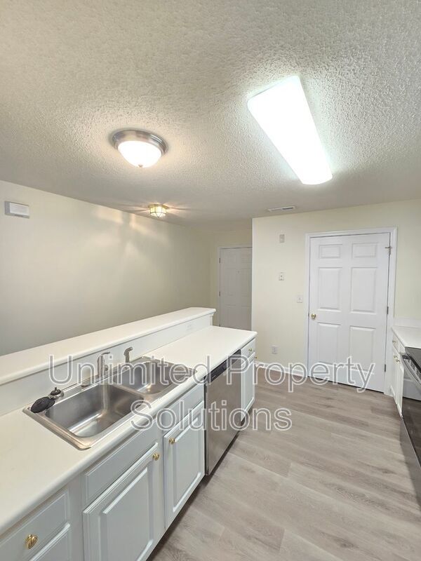 Building Photo - 5010 Hunters Trail