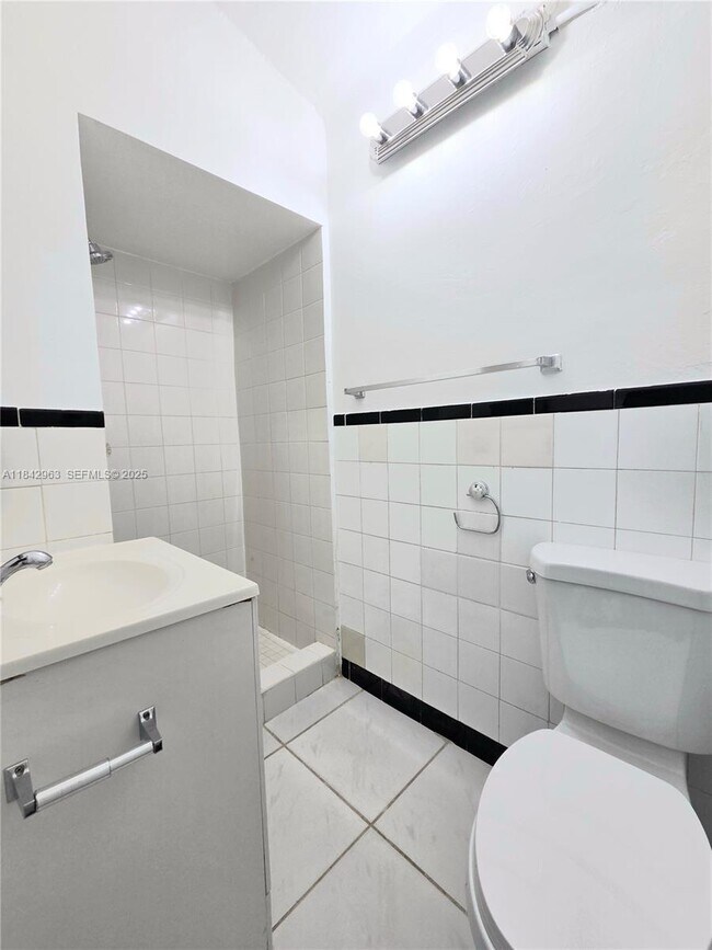 Building Photo - 1619 NW 27th St