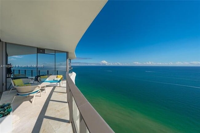 Building Photo - 15701 Collins Ave