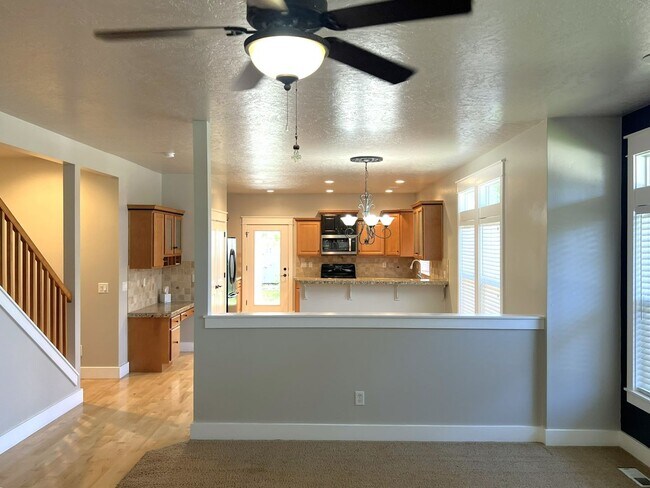Building Photo - Gorgeous 4 bed 3 bath home in Meridian, ju...