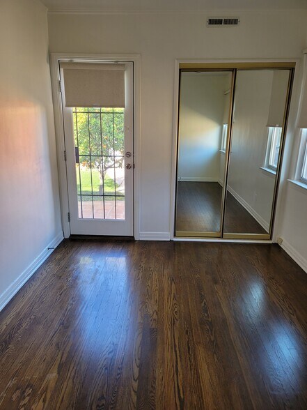 Building Photo - 1558 S Carmelina Ave