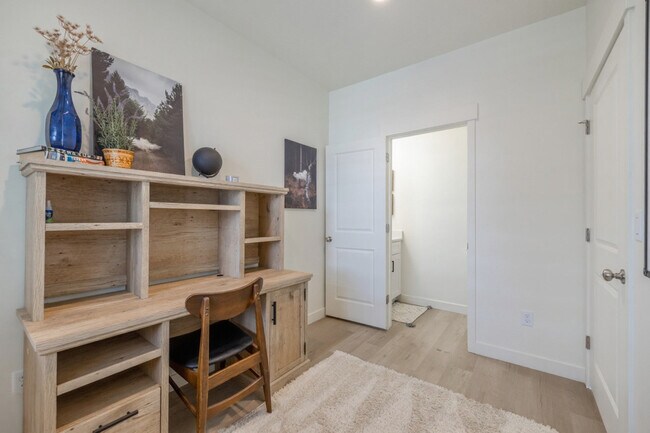 Building Photo - 408 S 680 E