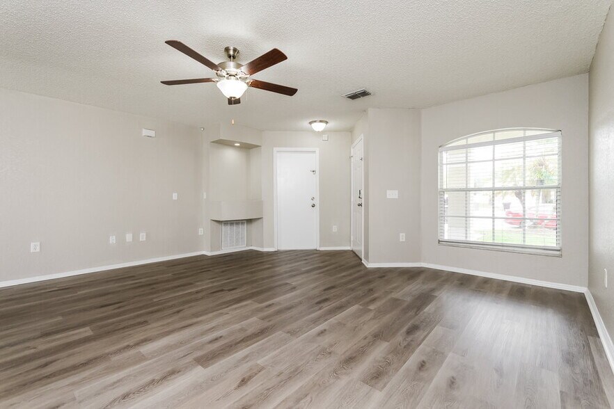 Building Photo - 2207 Santa Lucia St