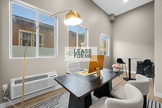 Building Photo - 4348 Woodlawn Ave