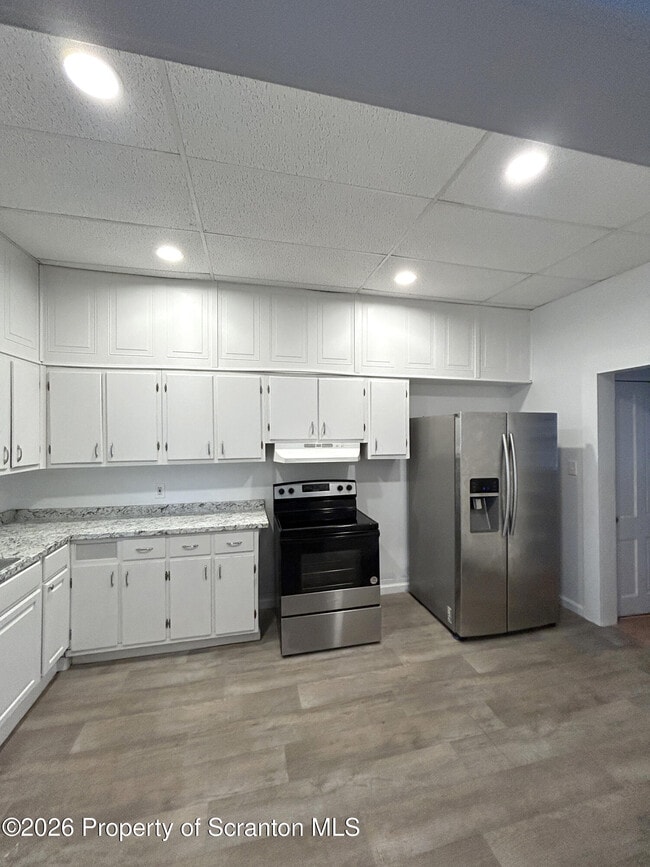 Building Photo - 210 N Bromley Ave