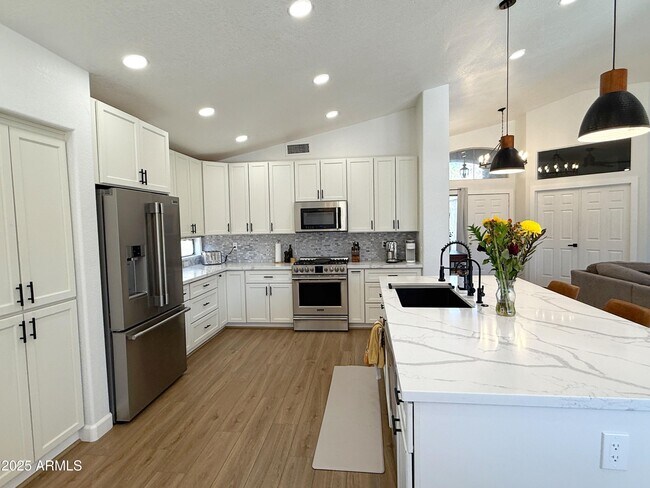 Building Photo - 16025 S 18th Dr