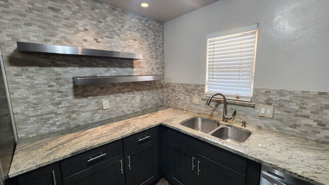 Building Photo - Remodeled 3 bedroom 1 bathroom house in Ed...