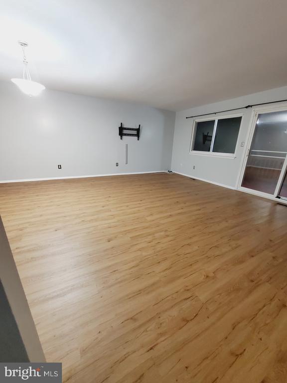 Building Photo - 19 Island Run Ct