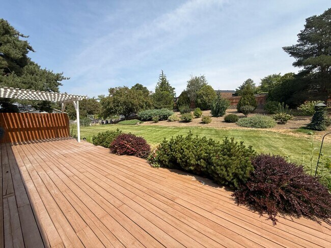 Building Photo - 1416 Scenic Dr