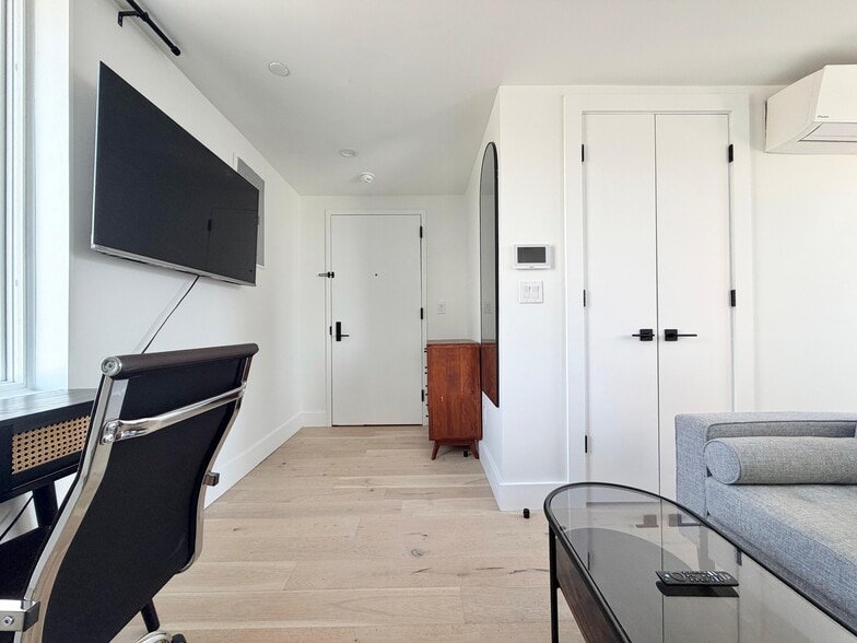 Building Photo - 485 Tompkins Ave