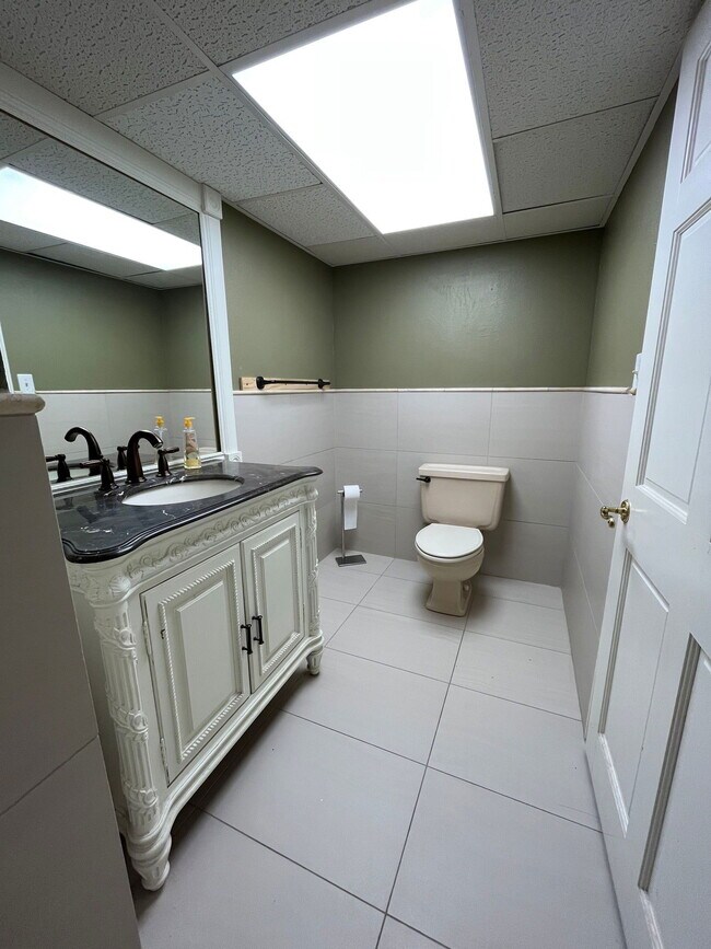 Building Photo - 10739 E Crestridge Cir