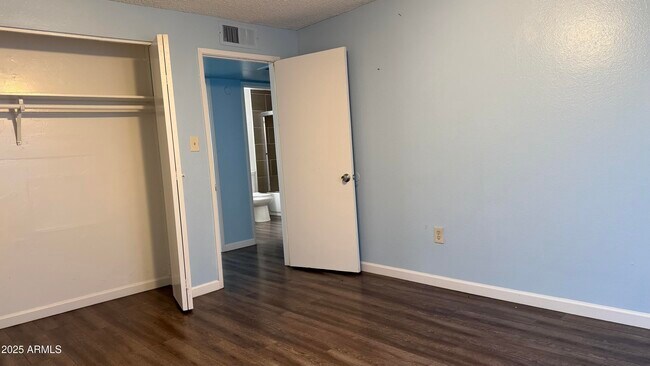 Building Photo - 1645 W Thunderbird Rd