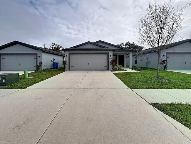 Building Photo - 1270 Ahoy Ave