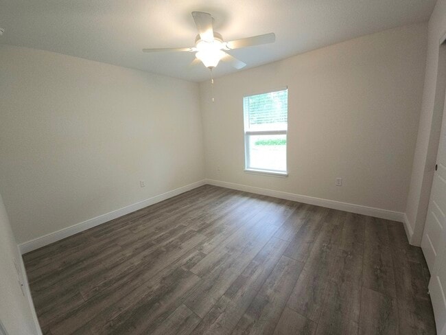 Building Photo - 387 E Caldwell Dr