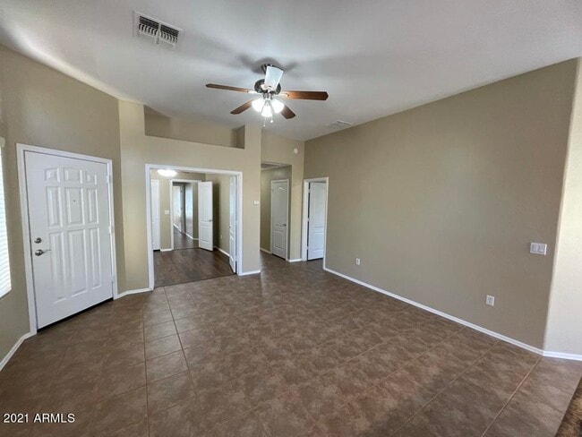 Building Photo - 2250 E Deer Valley Dr