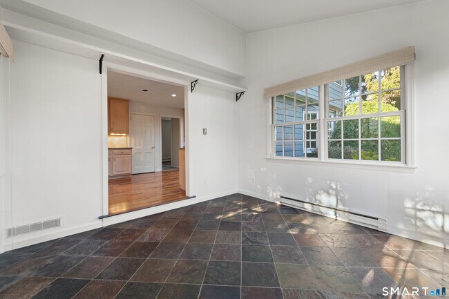 Building Photo - 56 Drake Ln