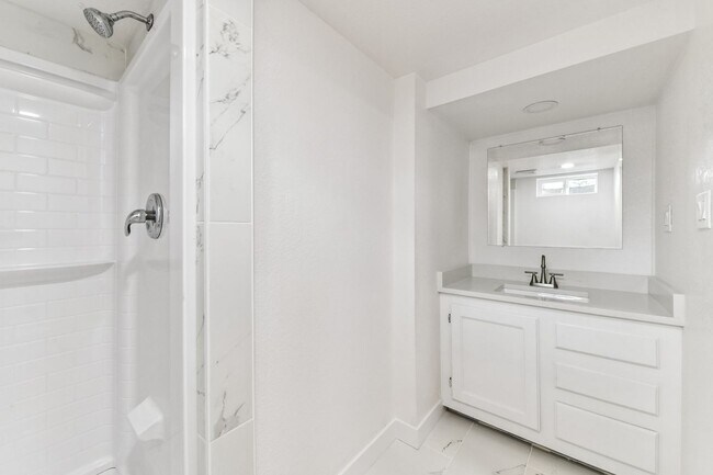 Building Photo - Stunning Single Family Home | 4BR/2BA | 1-Car Covered Parking | Fenced backyard