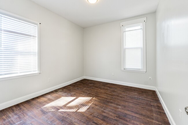 Building Photo - 307 Taylor Ave