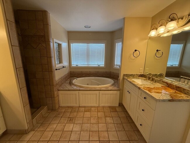 Building Photo - Beautiful Sunset Terraces Condo for Rent!