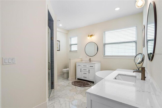 Building Photo - 350 2nd Ave E