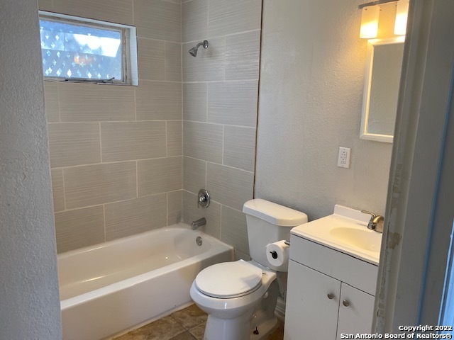 Building Photo - 146 Pilgrim Dr