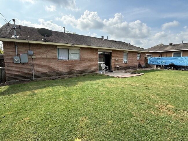 Building Photo - 5519 Mendota Ln