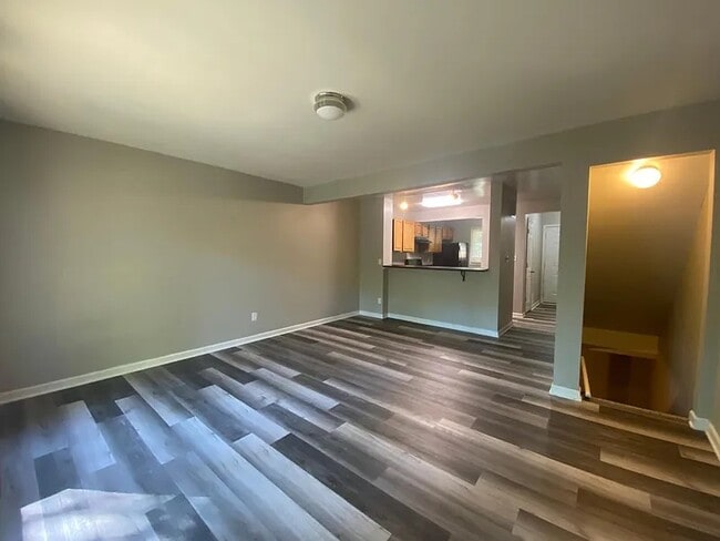 Building Photo - 1009 W Cascade Ave