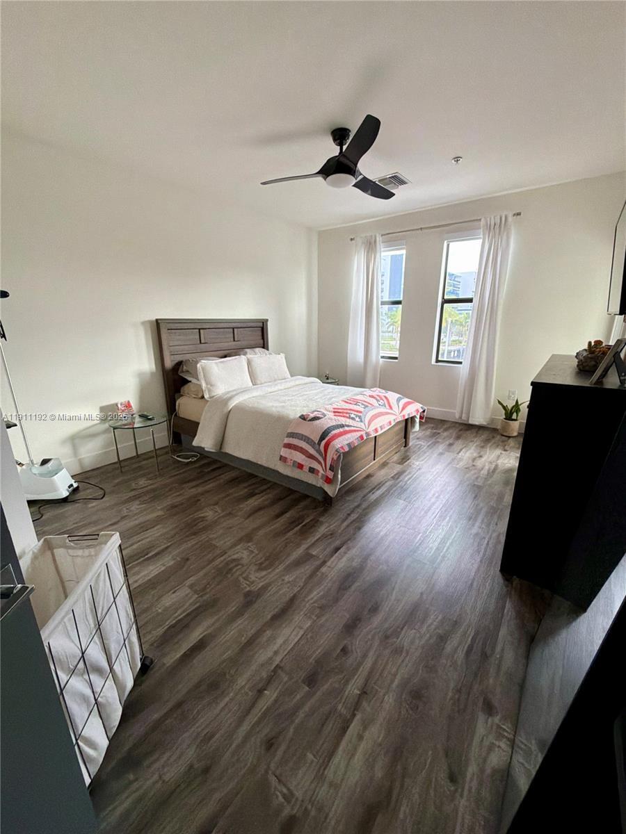 Building Photo - 913 NW 45th Ter