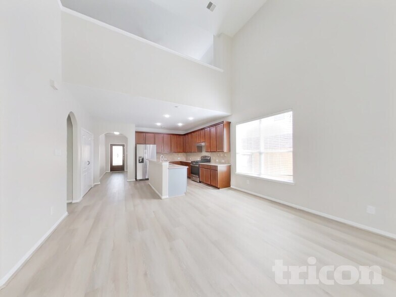 Building Photo - 6106 Carver Pines Dr