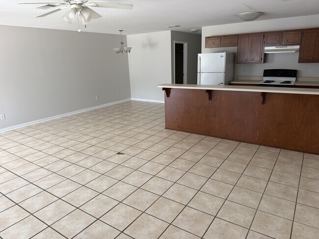Building Photo - 800 cardinal grove court