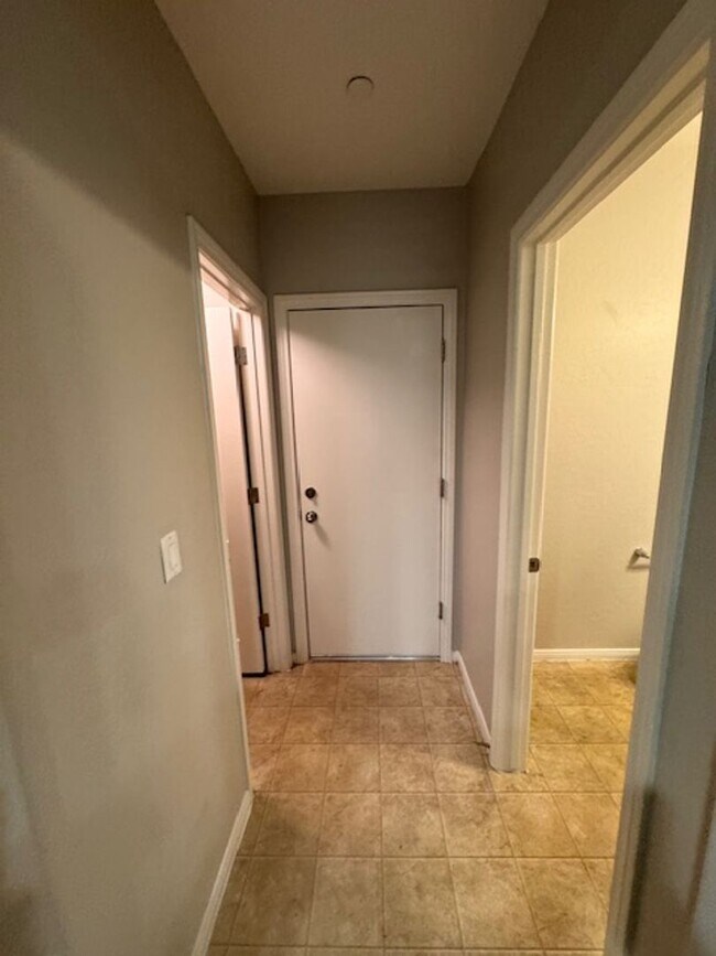 Building Photo - 3 Bedroom Home in a Gated Community! North...
