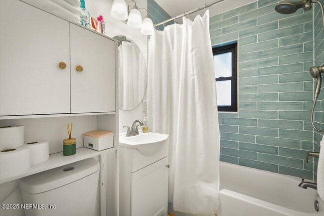 Building Photo - 3506 Claridge Rd E