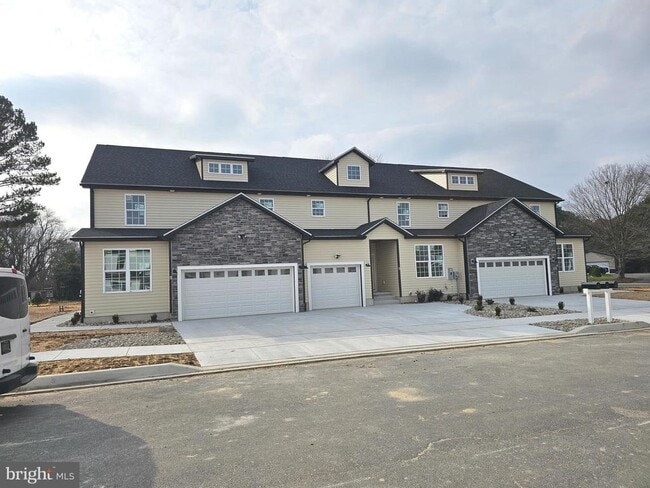 Building Photo - 6 Valhalla Ct