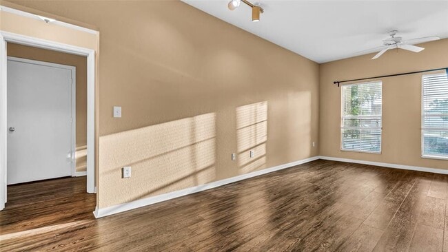 Building Photo - 410 S Armenia Ave