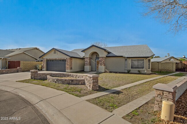Building Photo - 8844 W Cavalier Dr