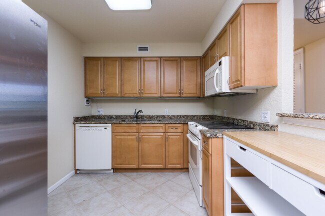 Building Photo - 1000 Spanish River Rd