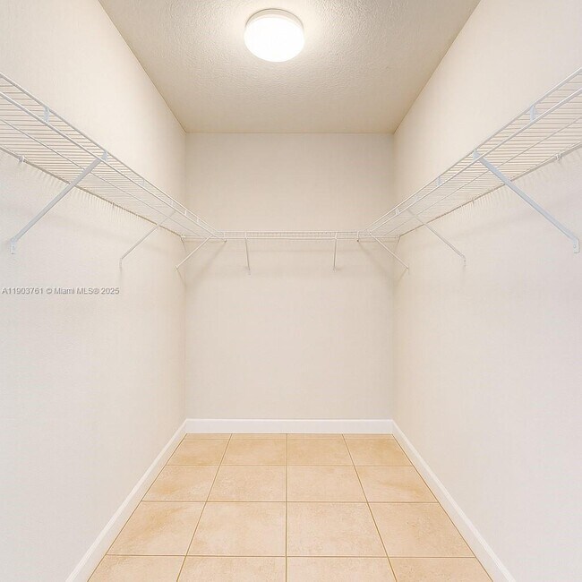 Building Photo - 2417 SE 14th St