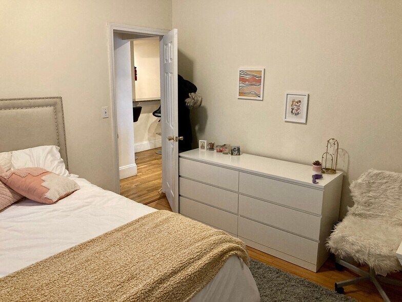 Building Photo - 56 Egmont St