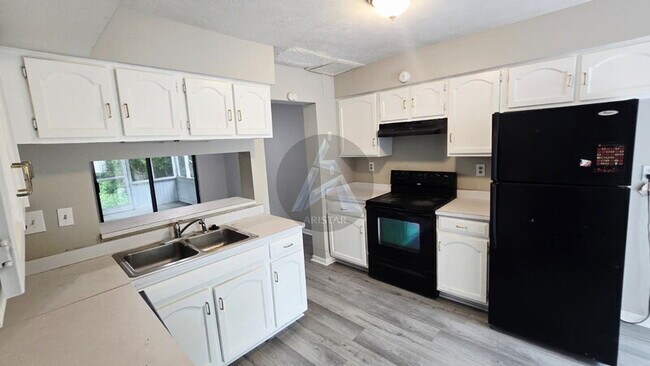 Building Photo - 2646 Briarwood Dr SE