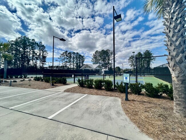 Building Photo - 1214 Laurel Oak Ave