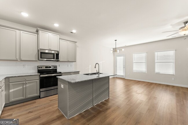 Building Photo - 76 Regent Pk