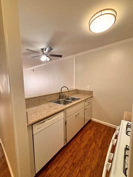 Building Photo - 5711 Camellia Ave
