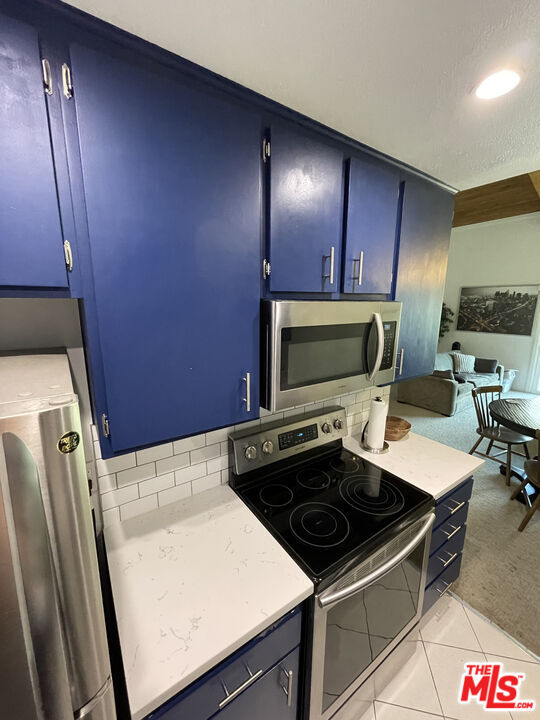 Building Photo - 5460 White Oak Ave