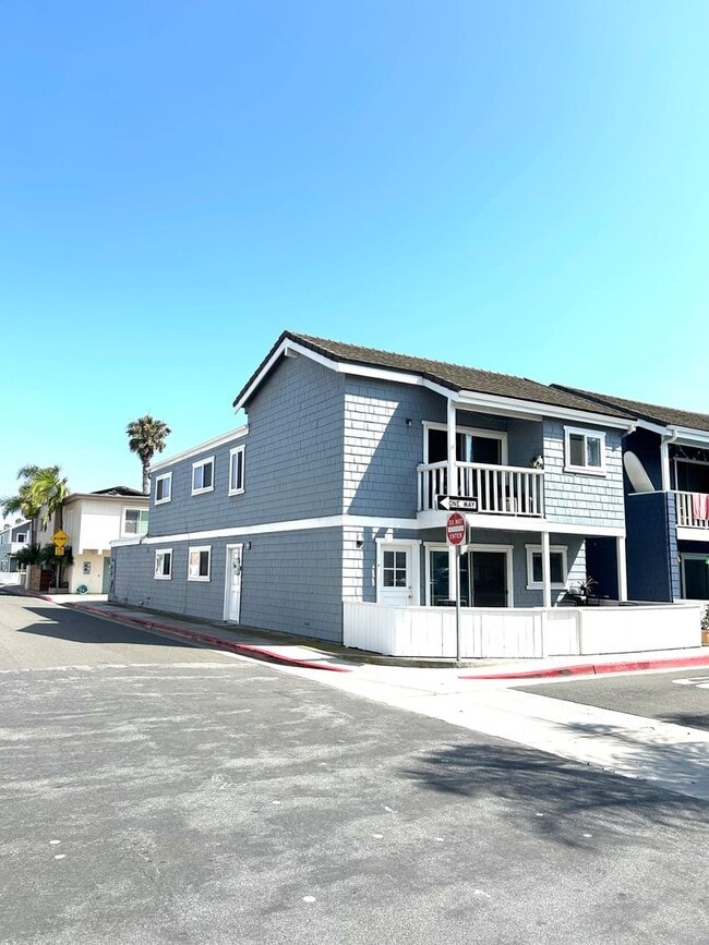 Building Photo - 210 Lugonia St