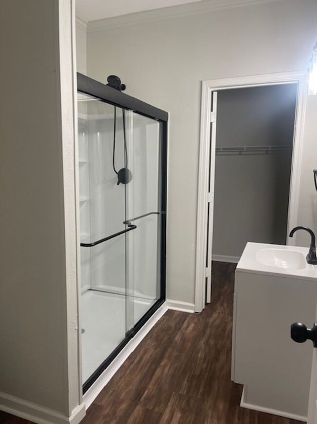 Building Photo - 3 Bedroom/2 Bath Home in Kingsport, TN $1650 with fenced-in yard & lawn care included!