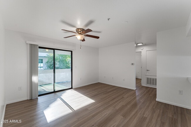 Primary Photo - 3065 N 67th Ave