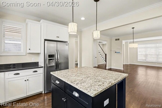 Building Photo - 714 E University Ave